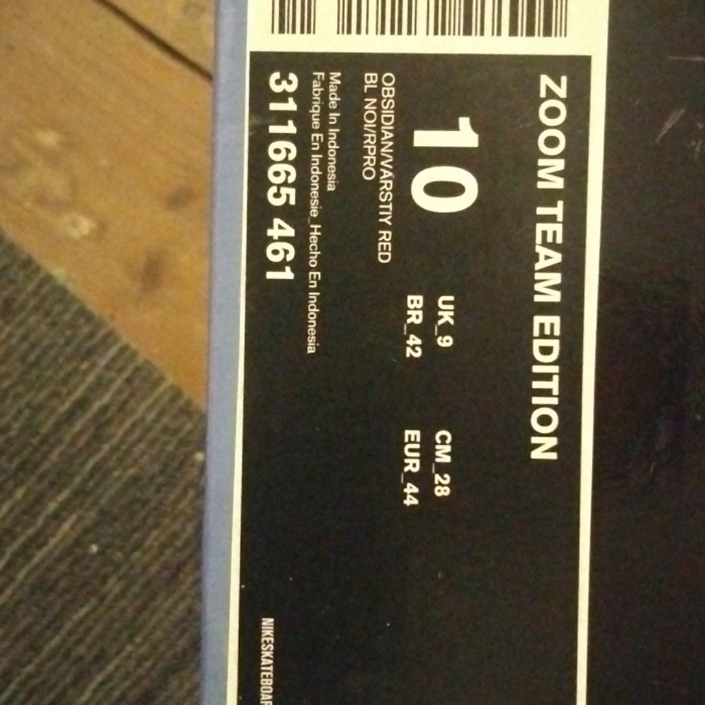 Nikes - Picture 8 of 8